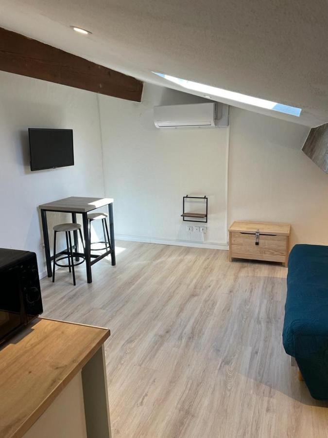 Un Petit Paradis, Centre De Nimes